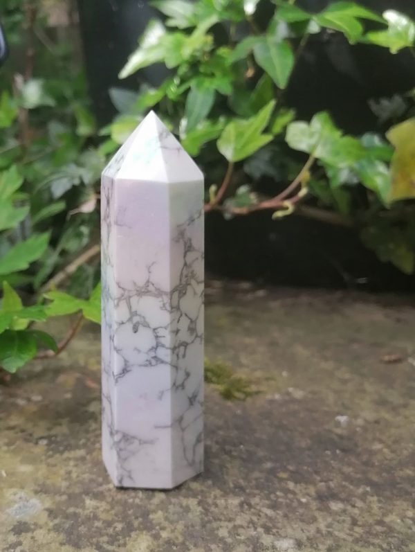 Aura Howlite Point