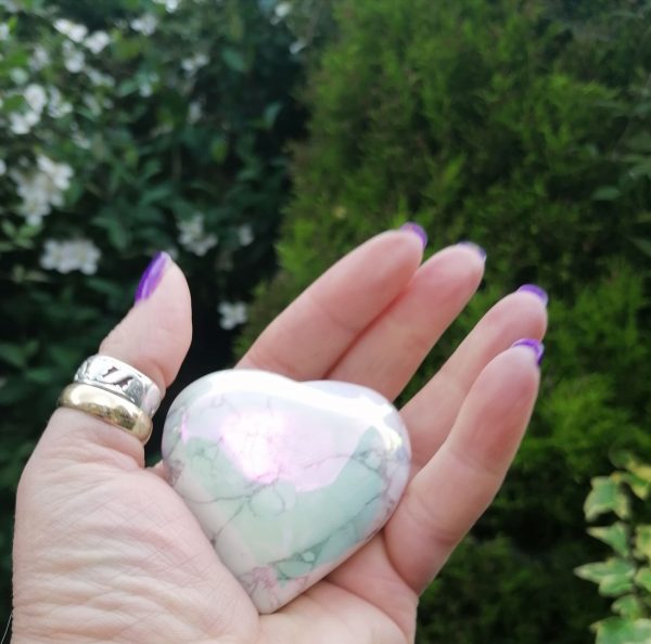 Aura Howlite Hearts